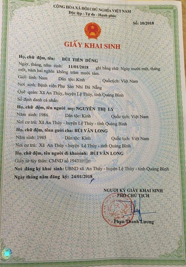 Ông bố làm giấy khai sinh tên con trai là Bùi Tiến Dũng-1