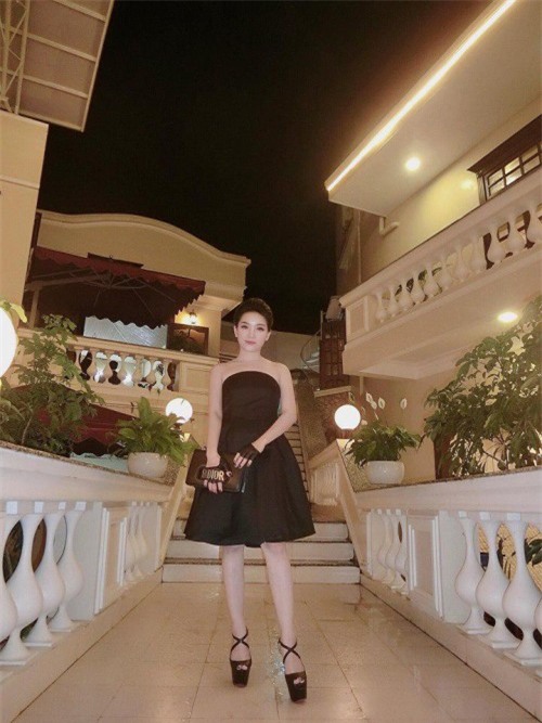 Bạn gái ‘người hùng’ sân cỏ U23 Việt Nam - người mê diện đồ đôi, người dùng toàn hàng hiệu đắt giá-2