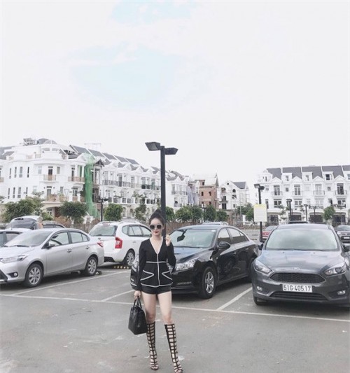 Bạn gái ‘người hùng’ sân cỏ U23 Việt Nam - người mê diện đồ đôi, người dùng toàn hàng hiệu đắt giá-8