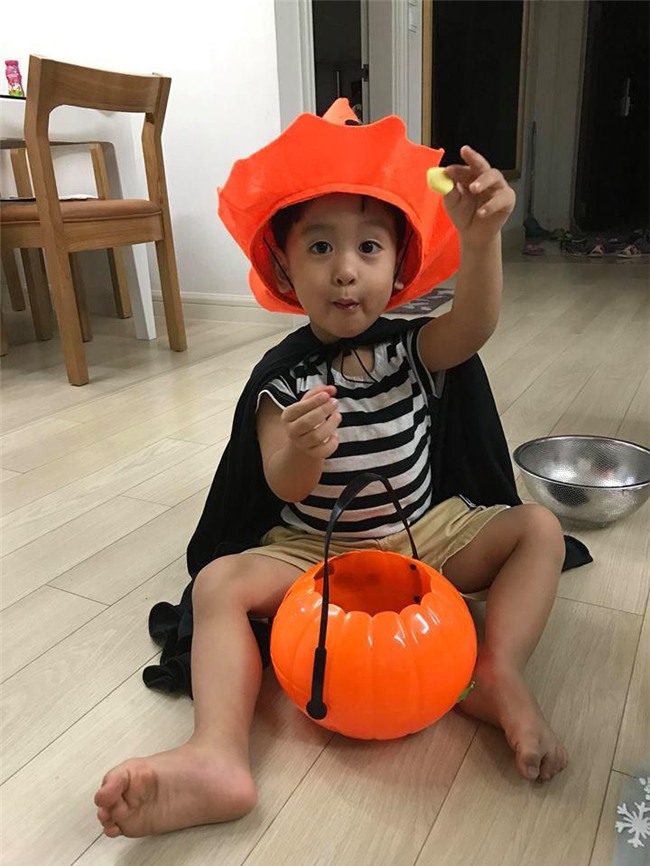 gap me be trai 3 tuoi biet tu vao bep ran banh de nghe kinh nghiem day con tu lap - 10