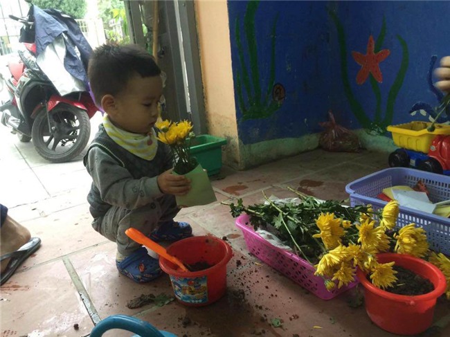 gap me be trai 3 tuoi biet tu vao bep ran banh de nghe kinh nghiem day con tu lap - 6