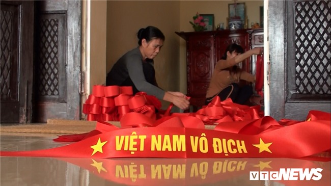 Anh: 'Cong xuong' tang toc san xuat co do, bang ron co vu U23 Viet Nam hinh anh 10