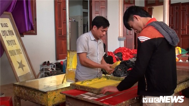 Anh: 'Cong xuong' tang toc san xuat co do, bang ron co vu U23 Viet Nam hinh anh 2