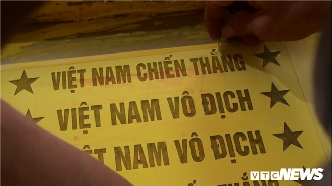 Anh: 'Cong xuong' tang toc san xuat co do, bang ron co vu U23 Viet Nam hinh anh 5