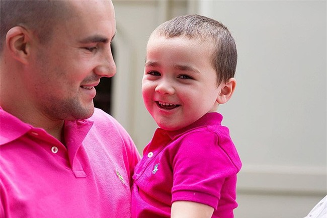 Con vừa ăn một muỗng mì liền lăn ra sùi bọt mép, phản ứng sai lầm của người mẹ suýt trả giá bằng tính mạng con - Ảnh 1.