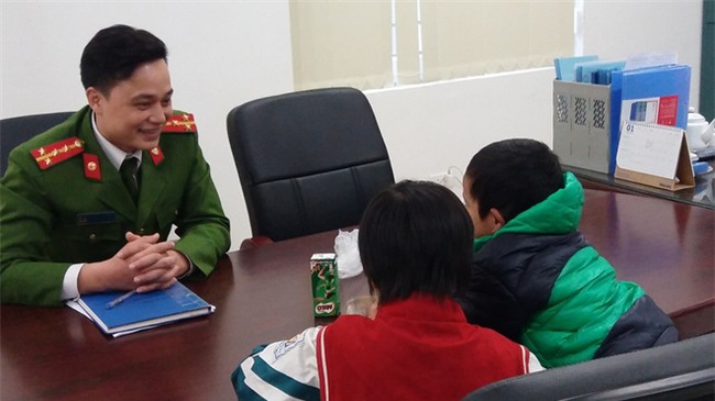 Tìm được bé trai 5 tuổi mồ côi mẹ bỏ nhà đi chơi với bạn khi đang lang thang sau 1 đêm - Ảnh 6.