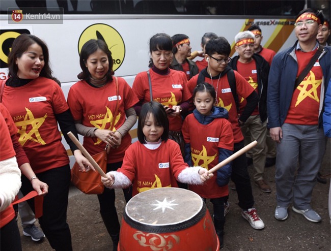 Fan Việt Nam đi đường bộ sang Trung Quốc cổ vũ chung kết U23 châu Á - Ảnh 4.