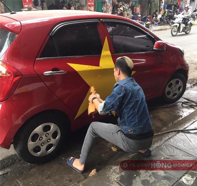 Một không khí rất khác trước ngày diễn ra trận chung kết U23 Châu Á: Màu cờ sắc áo đã tràn ngập khắp phố phường! - Ảnh 6.