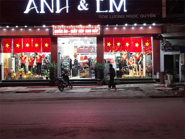 Một không khí rất khác trước ngày diễn ra trận chung kết U23 Châu Á: Màu cờ sắc áo đã tràn ngập khắp phố phường! - Ảnh 10.