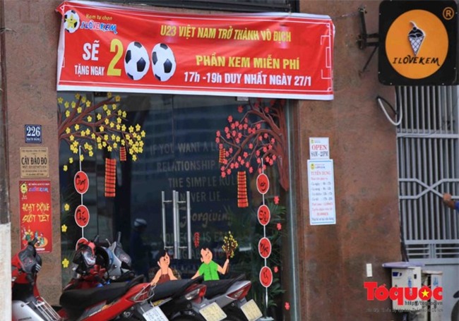 Một không khí rất khác trước ngày diễn ra trận chung kết U23 Châu Á: Màu cờ sắc áo đã tràn ngập khắp phố phường! - Ảnh 11.