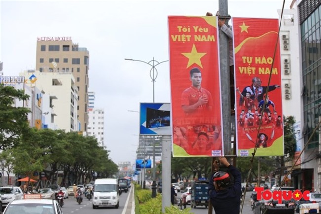 Một không khí rất khác trước ngày diễn ra trận chung kết U23 Châu Á: Màu cờ sắc áo đã tràn ngập khắp phố phường! - Ảnh 13.