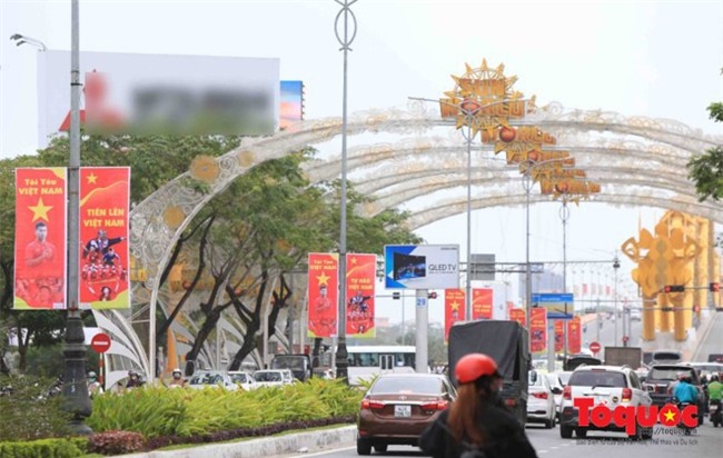 Một không khí rất khác trước ngày diễn ra trận chung kết U23 Châu Á: Màu cờ sắc áo đã tràn ngập khắp phố phường! - Ảnh 14.