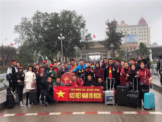 Một không khí rất khác trước ngày diễn ra trận chung kết U23 Châu Á: Màu cờ sắc áo đã tràn ngập khắp phố phường! - Ảnh 26.