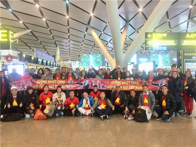 Một không khí rất khác trước ngày diễn ra trận chung kết U23 Châu Á: Màu cờ sắc áo đã tràn ngập khắp phố phường! - Ảnh 28.