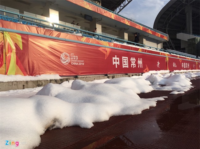 Nhan vien san Thuong Chau tich cuc don tuyet truoc chung ket hinh anh 2