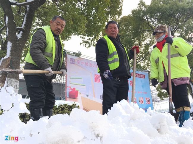 Nhan vien san Thuong Chau tich cuc don tuyet truoc chung ket hinh anh 4