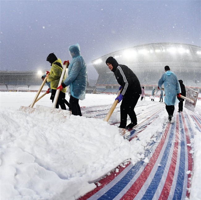 Nhan vien san Thuong Chau tich cuc don tuyet truoc chung ket hinh anh 7