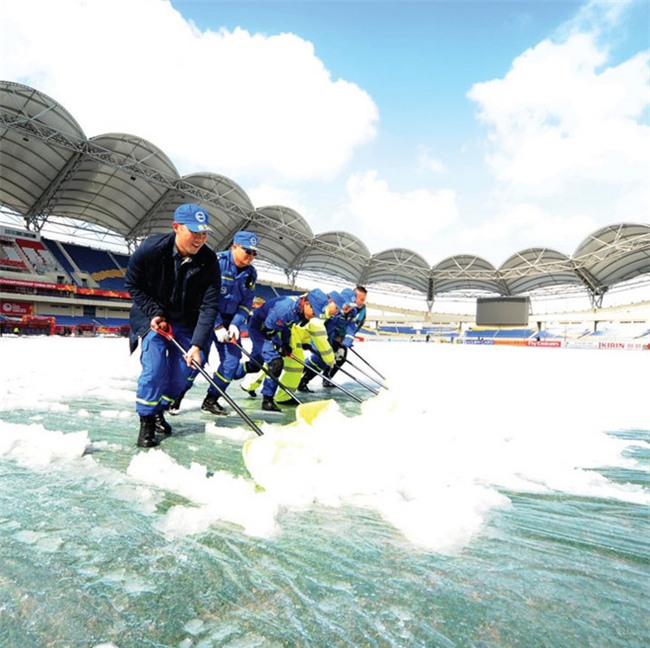 Nhan vien san Thuong Chau tich cuc don tuyet truoc chung ket hinh anh 8