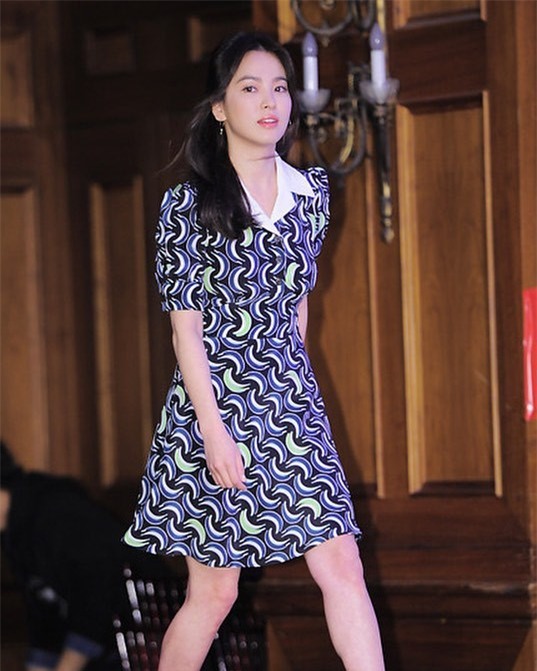 Nghịch lý Song Hye Kyo: Ăn vận kiểu cách thì “sến” nhưng luộm thuộm chút lại chất đừng hỏi - Ảnh 3.