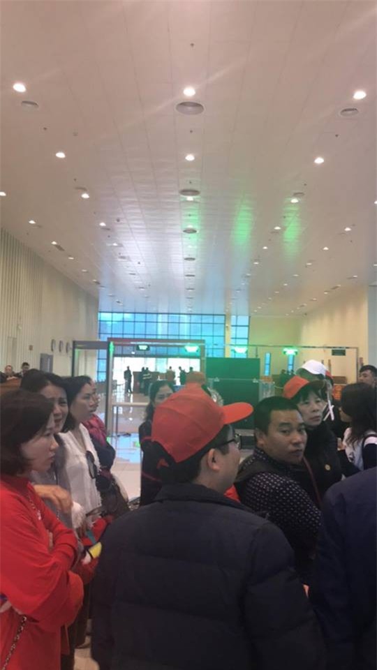 Cổ động viên Việt Nam lỡ hẹn chung kết U23 vì tuyết phủ trắng Thường Châu, nhiều chuyến bay bị huỷ - Ảnh 3.