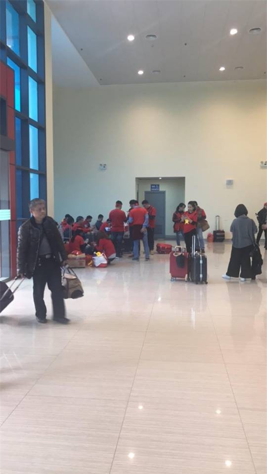 Cổ động viên Việt Nam lỡ hẹn chung kết U23 vì tuyết phủ trắng Thường Châu, nhiều chuyến bay bị huỷ - Ảnh 4.