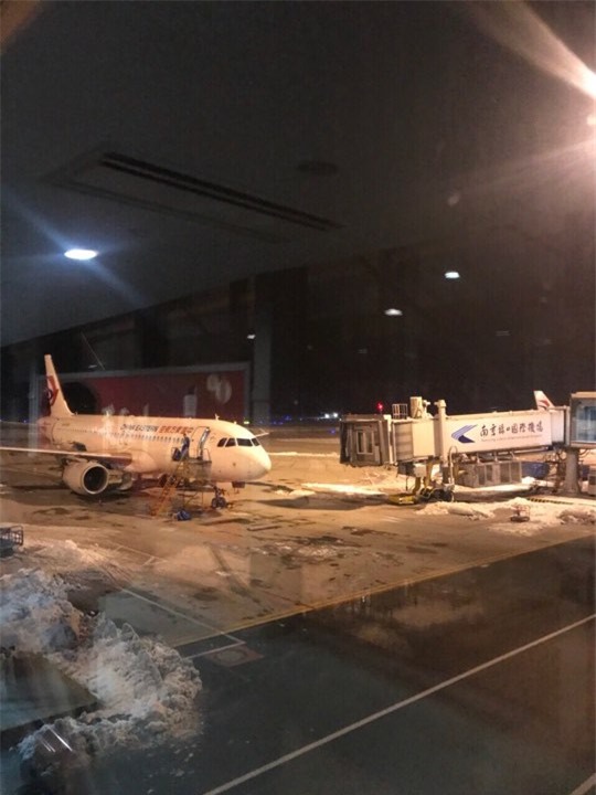 Cổ động viên Việt Nam lỡ hẹn chung kết U23 vì tuyết phủ trắng Thường Châu, nhiều chuyến bay bị huỷ - Ảnh 5.