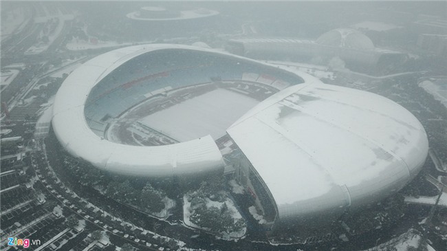 Tuyet phu kin san van dong dien ra tran chung ket U23 chau A hinh anh 1