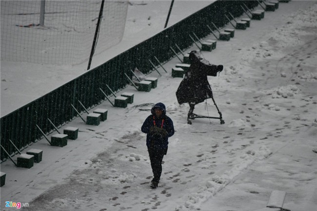 Tuyet phu kin san van dong dien ra tran chung ket U23 chau A hinh anh 10