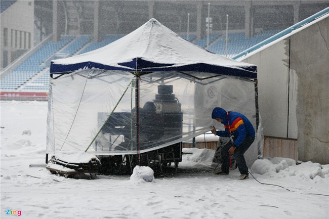 Tuyet phu kin san van dong dien ra tran chung ket U23 chau A hinh anh 14