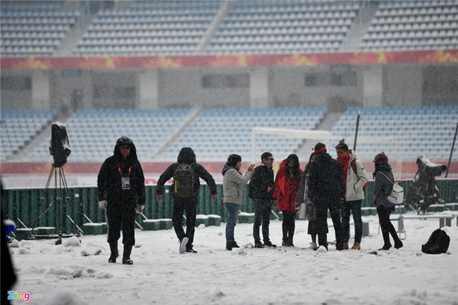 Tuyet phu kin san van dong dien ra tran chung ket U23 chau A hinh anh 15