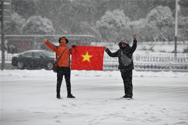 Tuyet phu kin san van dong dien ra tran chung ket U23 chau A hinh anh 16