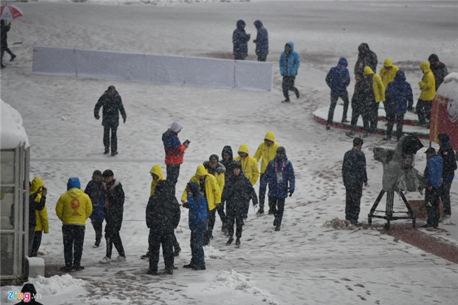 Tuyet phu kin san van dong dien ra tran chung ket U23 chau A hinh anh 7