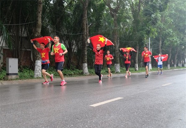 Hà Nội: Cư dân chung cư góp tiền thuê màn hình LED, mua đồ nhậu cháy hết mình cùng U23 Việt Nam - Ảnh 7.