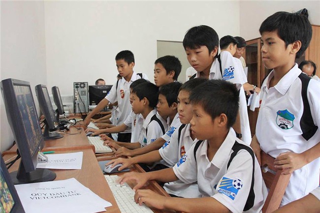 Xuân Trường từ bé đến giờ: Mọi thứ đều lớn lên, trừ đôi mắt híp đáng yêu! - Ảnh 5.