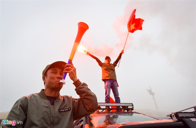 Fanzone nong bong cho don tran cau lich su cua U23 Viet Nam hinh anh 1