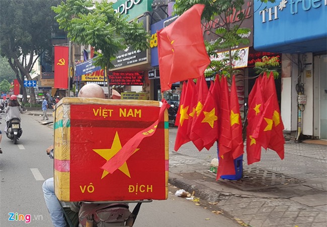 Fanzone nong bong cho don tran cau lich su cua U23 Viet Nam hinh anh 3