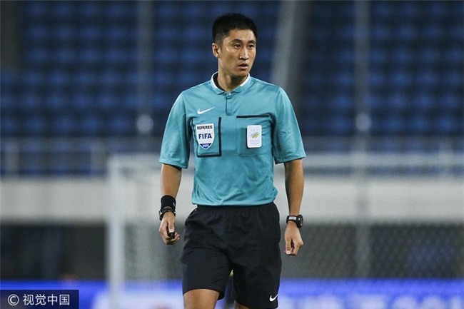 SỐC! Trận chung kết U23 Việt Nam - U23 Uzbekistan bất ngờ đổi trọng tài vào phút chót - Ảnh 1.