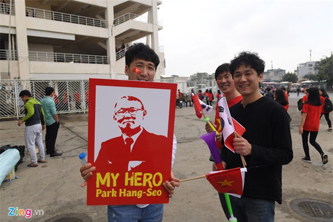 Fanzone My Dinh nong bong cho tran cau lich su cua U23 Viet Nam hinh anh 10