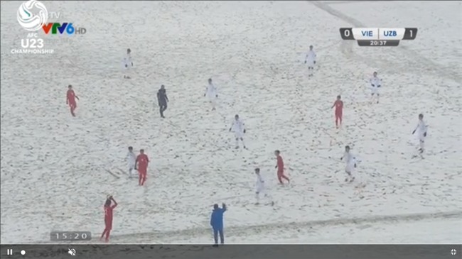 Người hâm mộ Việt Nam lo lắng, xót xa khi cầu thủ U23 phải ra sân khi tuyết vẫn rơi dày - Ảnh 6.