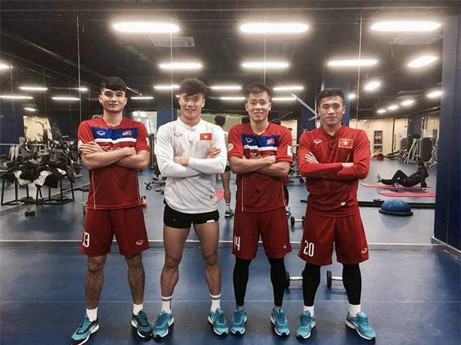 an the nay, tap the kia, bao sao chi can coi ao la u23 "chiem tron" trai tim chi em! - 8