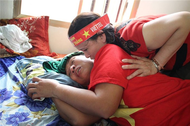 me trung ve tien dung lai ngat khi viet nam go hoa hinh anh 2