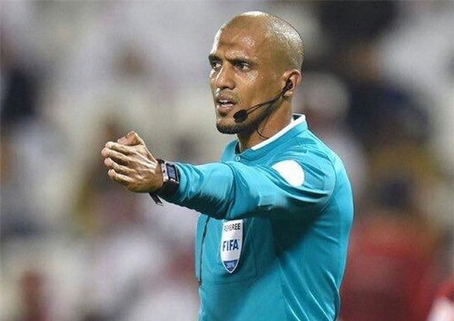 Trọng tài bắt chính trận chung kết U23 Việt Nam - U23 Uzbekistan được khen hết lời - Ảnh 1.