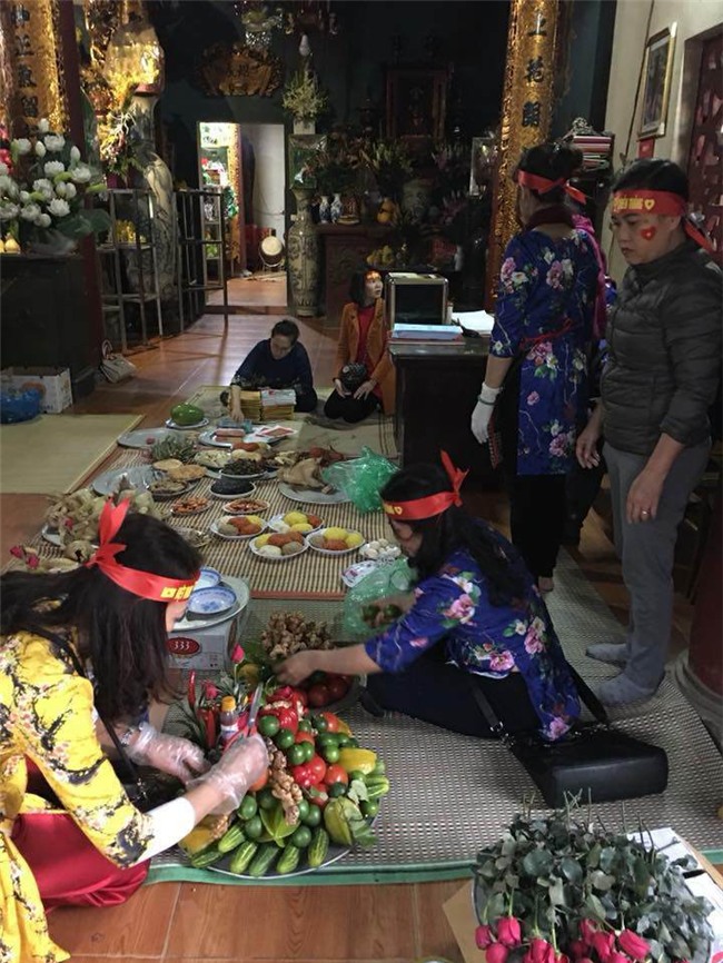 xem boi viet nam chien thang, co cuoi e am vi moi nguoi mai me xem da bong - 6