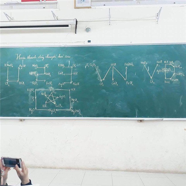 xem boi viet nam chien thang, co cuoi e am vi moi nguoi mai me xem da bong - 8