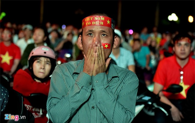 Fanzone My Dinh kin sac do trong tran chung ket cua U23 Viet Nam hinh anh 4