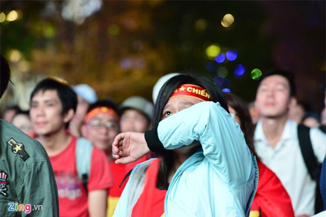 Fanzone My Dinh kin sac do trong tran chung ket cua U23 Viet Nam hinh anh 5