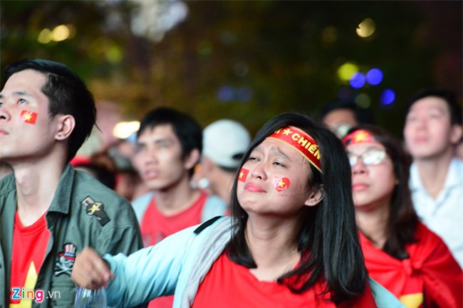 Fanzone My Dinh kin sac do trong tran chung ket cua U23 Viet Nam hinh anh 6