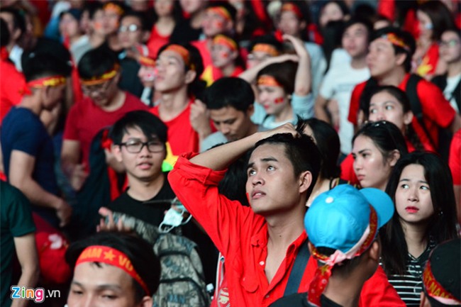 Fanzone My Dinh kin sac do trong tran chung ket cua U23 Viet Nam hinh anh 7