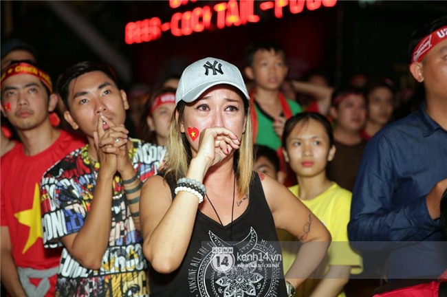 Sao Việt đã khóc như mưa sau màn thua vào phút chót của đội tuyển U23 Việt Nam - Ảnh 1.