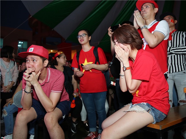 Nghe si Viet khoc, chet lang khi U23 Viet Nam thua o phut 119 hinh anh 7